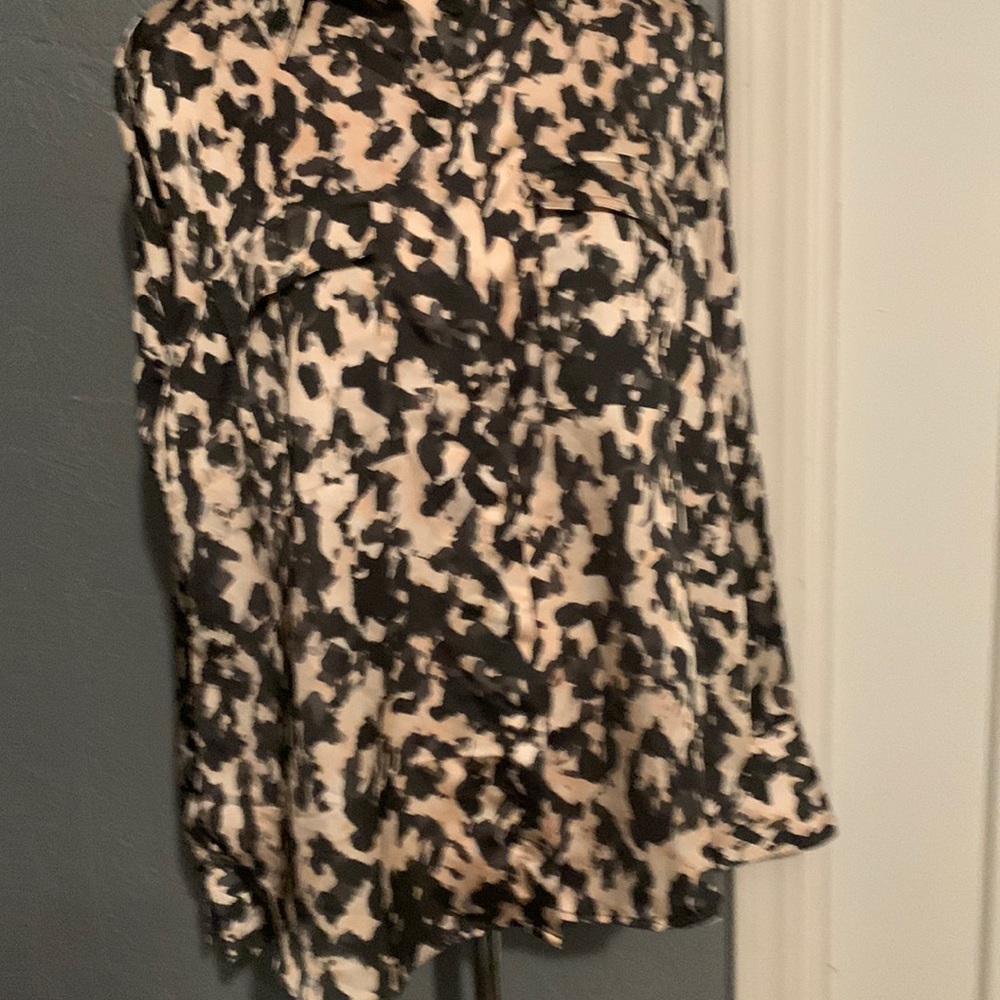 🌺3 for 15🌺H & M Leopard Print Button Down Blouse